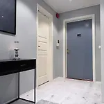 Modern & In - Roof Terrace * דראמן